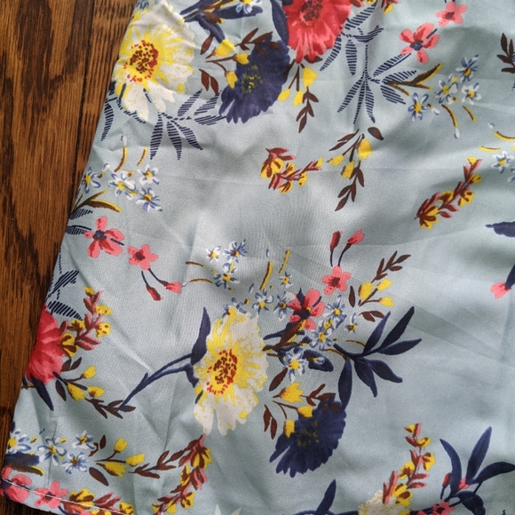 π NWOT floral sundress with adjustable shoulder tie straps - Picture 2 of 5